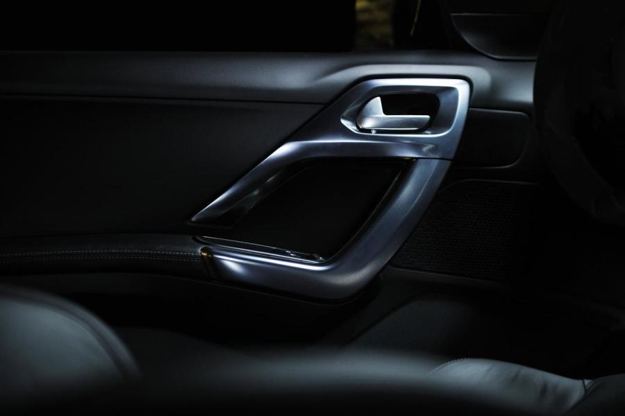  Peugeot 208 GTi Concept 2012 года  (фото 2 из 26)